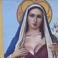 A Napoli una Madonna "prosperosa" e con scollatura: è polemica