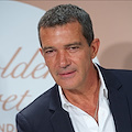 Antonio Banderas è positivo al Covid: la scoperta arriva nel giorno del suo compleanno