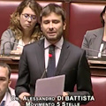 Di Battista a Renzi: perché non risponde alle domande degli italiani?