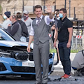 "Mission Impossible 7": Tom Cruise e una BMW Serie 3 in divisa sul set a Roma