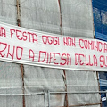 Positano, al bivio per Montepertuso appare un singolare striscione dei tifosi della Salernitana /foto