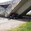 Provincia di Cuneo, a Fossano crolla un ponte, salvi per miracolo militari dei Carabinieri