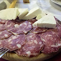 Salame fresco ritirato dai mercati internazionali, contiene batteri pericolosi