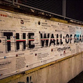 "Wall of Shame": la condanna al razzismo della Street Artist "Laika"