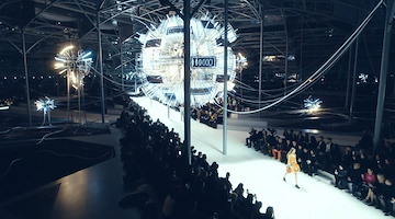 Gala stellare a Parigi per il decennale di Nicolas Ghesquière con Louis Vuitton